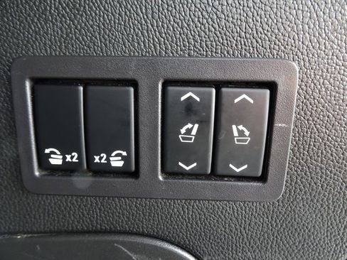 Used 2017 Cadillac Escalade Premium Luxury image 35