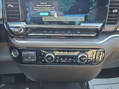 Used 2025 GMC Sierra 1500 SLT image 29