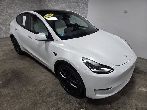 Used 2023 Tesla Model Y Long Range image 62
