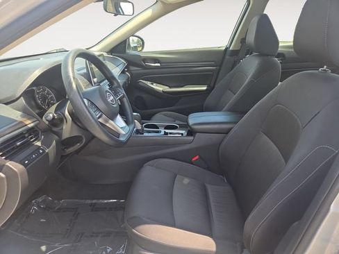 Used 2024 Nissan Altima 2.5 SV FWD image 9