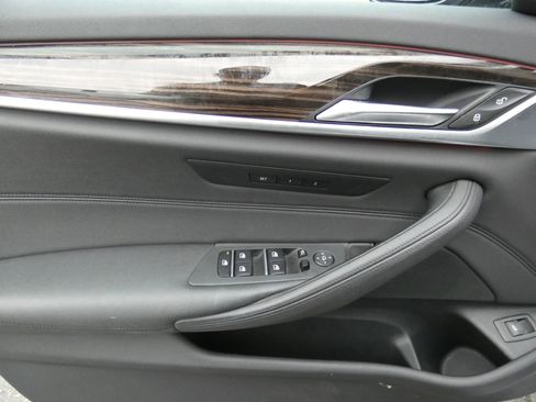 Used 2019 BMW 530i w/ Convenience Package image 50