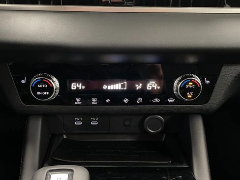 New 2025 Mitsubishi Outlander SE image 26