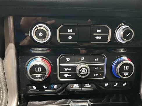 Used 2024 GMC Yukon Denali AWD/4WD image 20