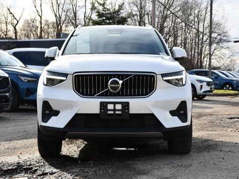 Certified 2025 Volvo XC40 B5 Plus image 2