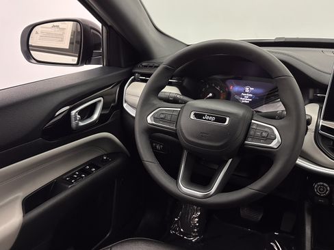 Used 2025 Jeep Compass Limited AWD/4WD image 26