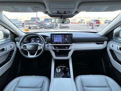 Used 2025 Ford Explorer Active w/ Active Comfort Package AWD/4WD image 13