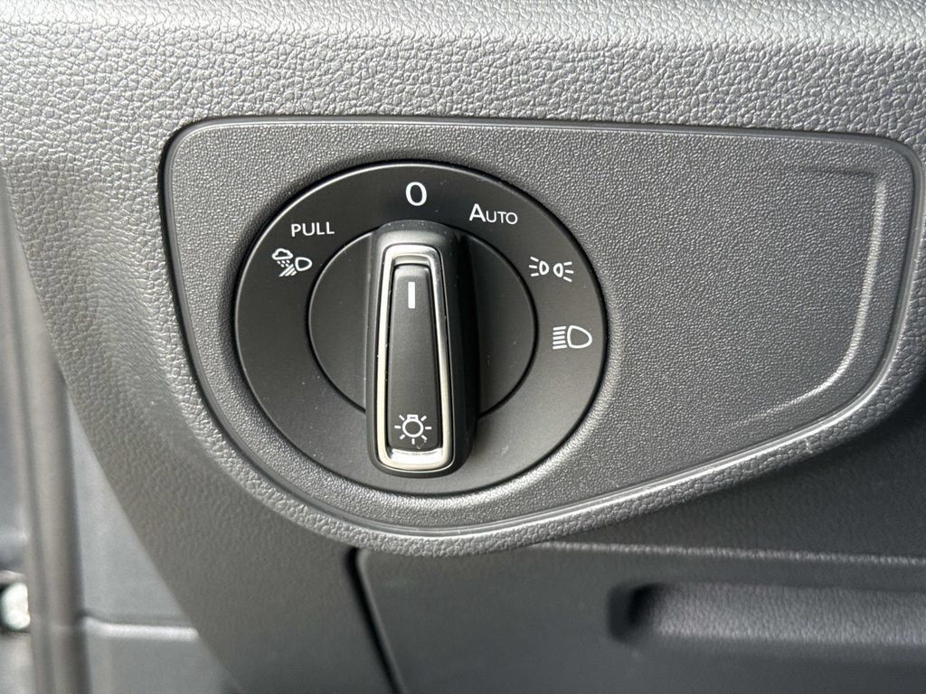 Used 2022 Volkswagen Atlas Cross Sport SE FWD image 40