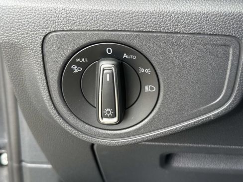 Used 2022 Volkswagen Atlas Cross Sport SE FWD image 40