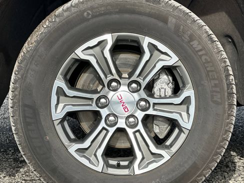 Used 2025 GMC Sierra 1500 SLT image 41