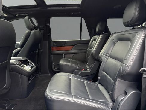 Used 2024 Lincoln Navigator L 4WD image 10