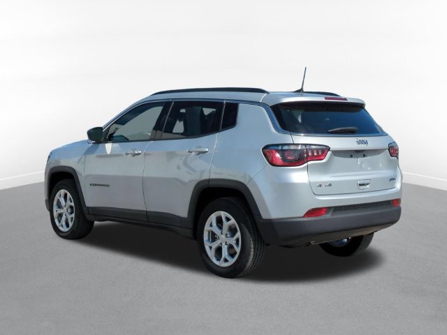 Used 2024 Jeep Compass Latitude AWD/4WD image 4