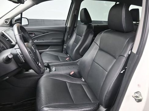 Used 2017 Honda Pilot Touring image 32