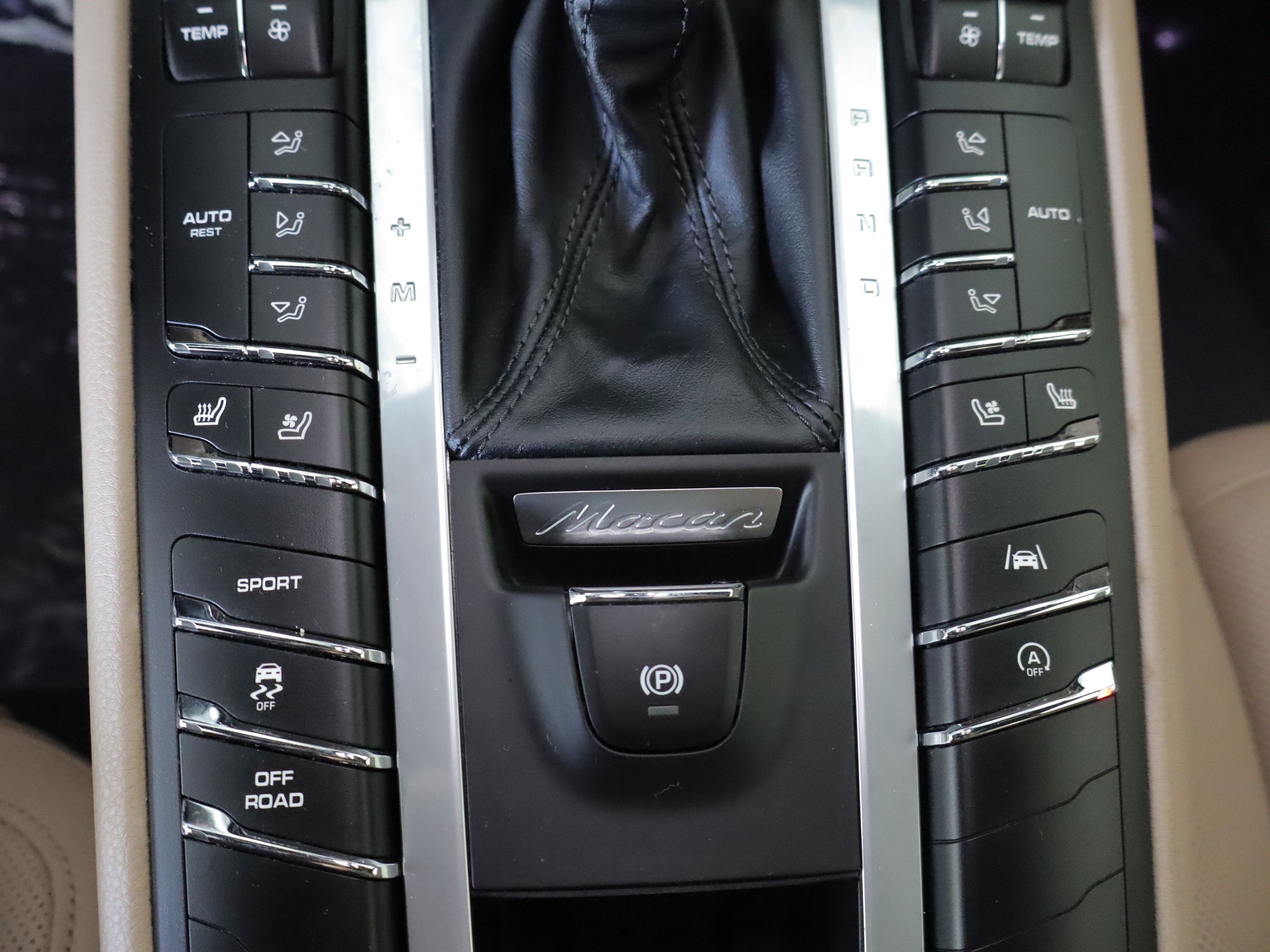 Used 2021 Porsche Macan AWD/4WD image 18