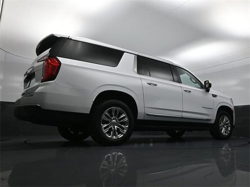 Used 2024 GMC Yukon XL SLT image 31