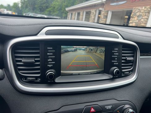 Used 2019 Kia Sorento AWD image 16