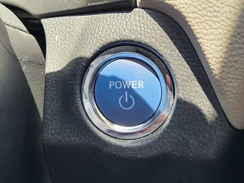 Used 2021 Toyota RAV4 XLE Premium AWD/4WD image 15