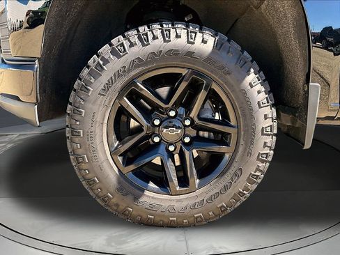 Used 2021 Chevrolet Silverado 1500 LT Trail Boss AWD/4WD image 34