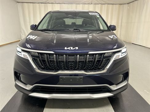 Used 2024 Kia Carnival LX image 3