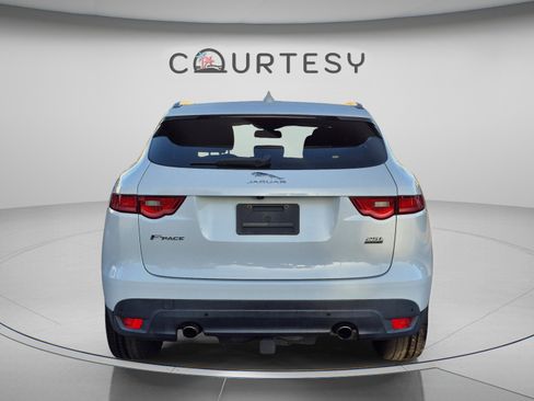 Used 2018 Jaguar F-PACE Premium image 4