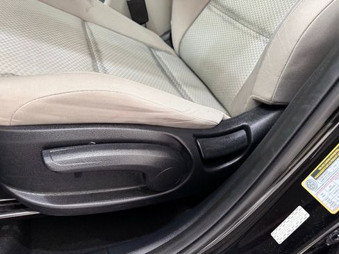 Used 2023 Kia Soul LX image 12