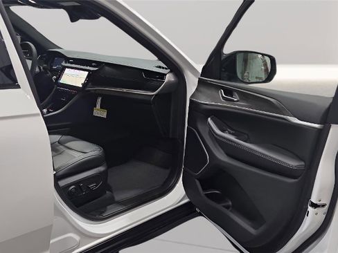 New 2026 Jeep Grand Cherokee Limited image 24