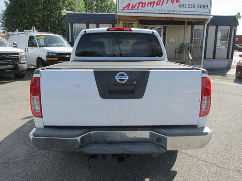 Used 2011 Nissan Frontier SV image 4