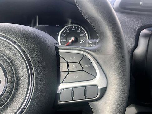 Used 2021 Jeep Renegade Latitude image 25