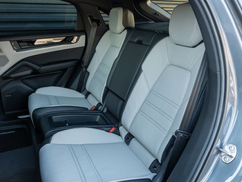 New 2026 Porsche Cayenne S image 36