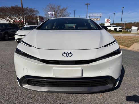 Used 2025 Toyota Prius XLE image 8
