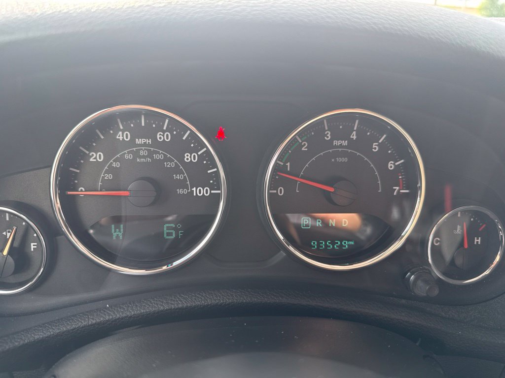 Used 2017 Jeep Wrangler Unlimited Sahara w/ Connectivity Group AWD/4WD image 8