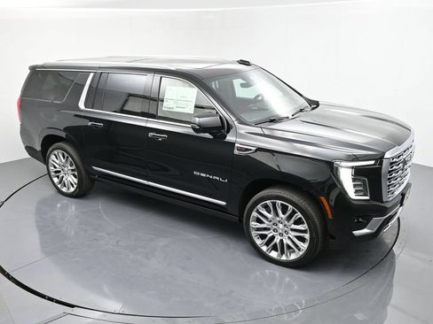 Used 2025 GMC Yukon XL Denali w/ Denali Reserve Package AWD/4WD image 35