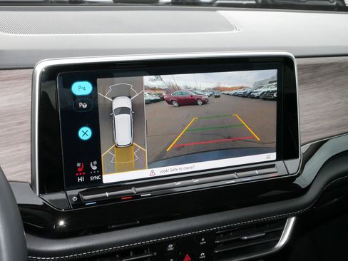 Certified 2024 Volkswagen Atlas SEL Premium R-Line image 31