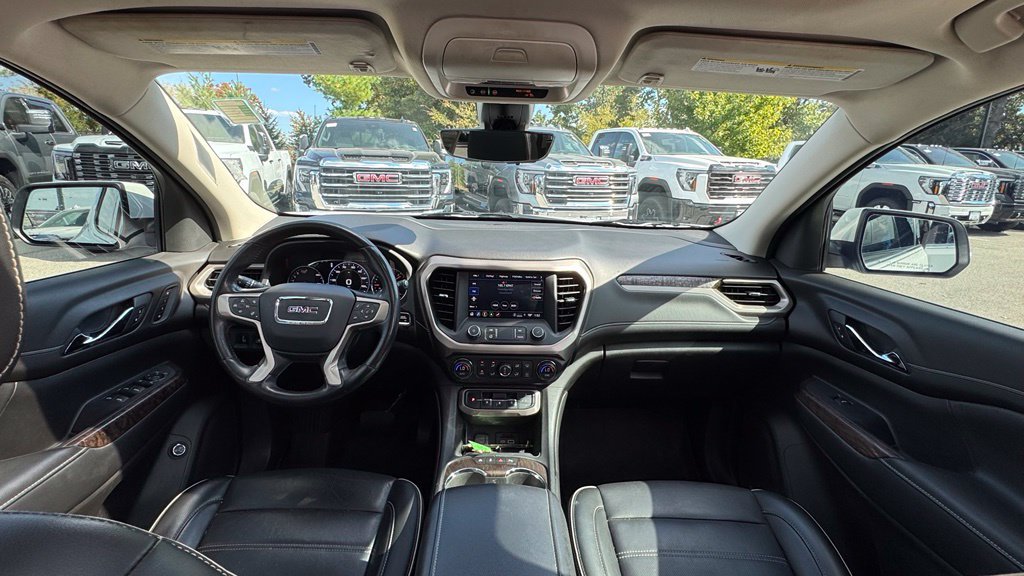 Used 2021 GMC Acadia Denali w/ Denali Ultimate Package AWD/4WD image 17
