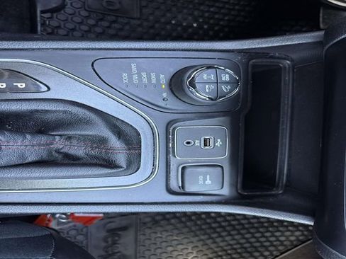 Used 2019 Jeep Cherokee Trailhawk w/ Comfort/Convenience Group image 26