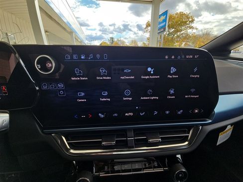 New 2026 Chevrolet Equinox EV LT image 13