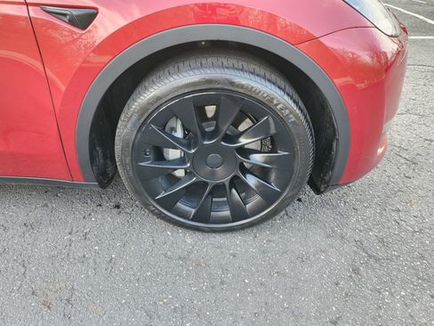 Used 2021 Tesla Model Y Long Range image 10