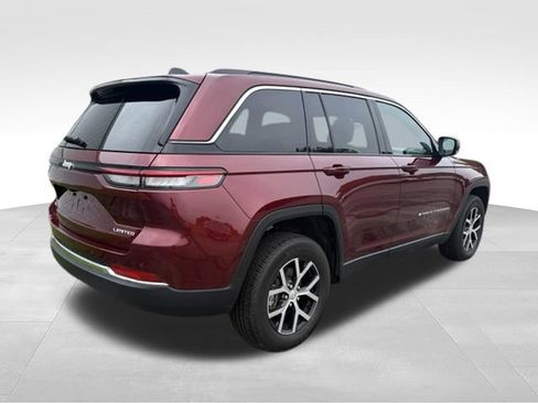 Used 2025 Jeep Grand Cherokee Limited AWD/4WD image 18