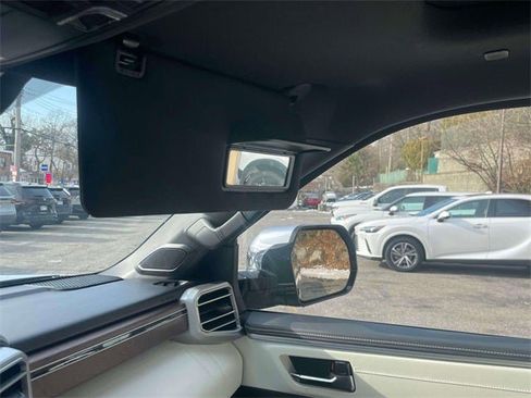 Used 2023 Toyota Sequoia Capstone image 33