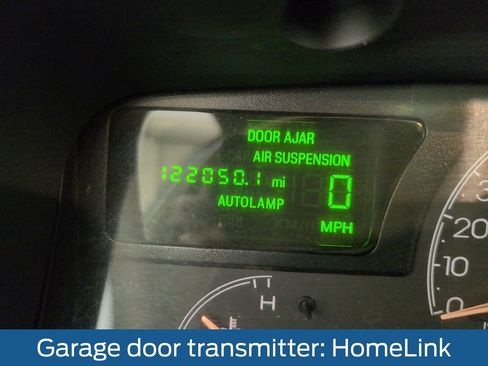 Used 2004 Lincoln Town Car Ultimate RWD image 23