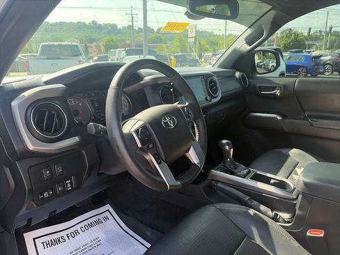 Used 2021 Toyota Tacoma Limited w/ Nightshade Package AWD/4WD image 18