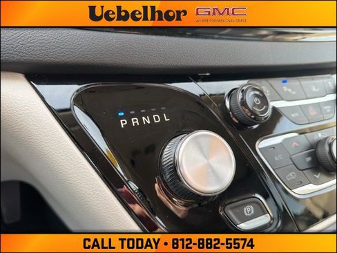 Used 2024 Chrysler Pacifica Touring-L image 36