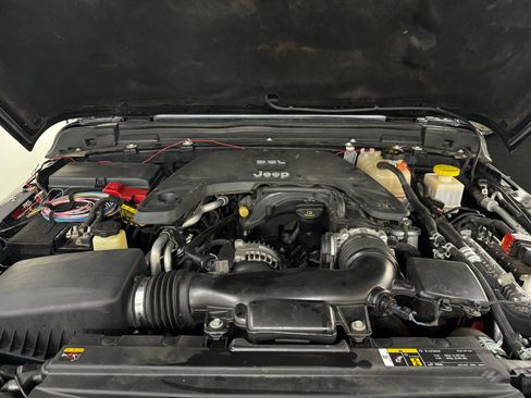 Used 2021 Jeep Gladiator Rubicon AWD/4WD image 9
