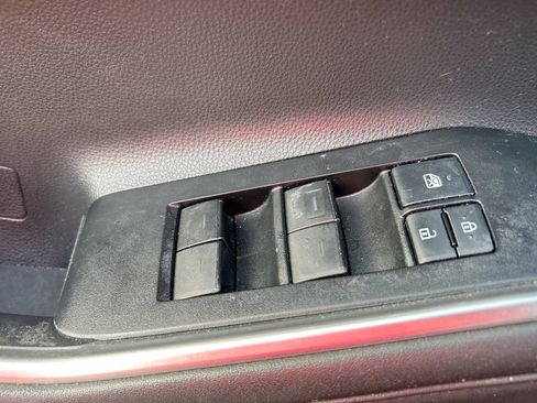 Used 2022 Toyota Highlander XLE FWD image 13