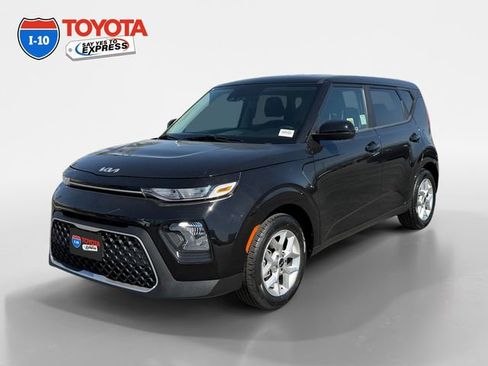 Used 2022 Kia Soul LX w/ Technology Package FWD image 1
