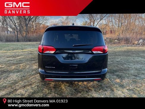 Used 2018 Chrysler Pacifica Touring-L image 4