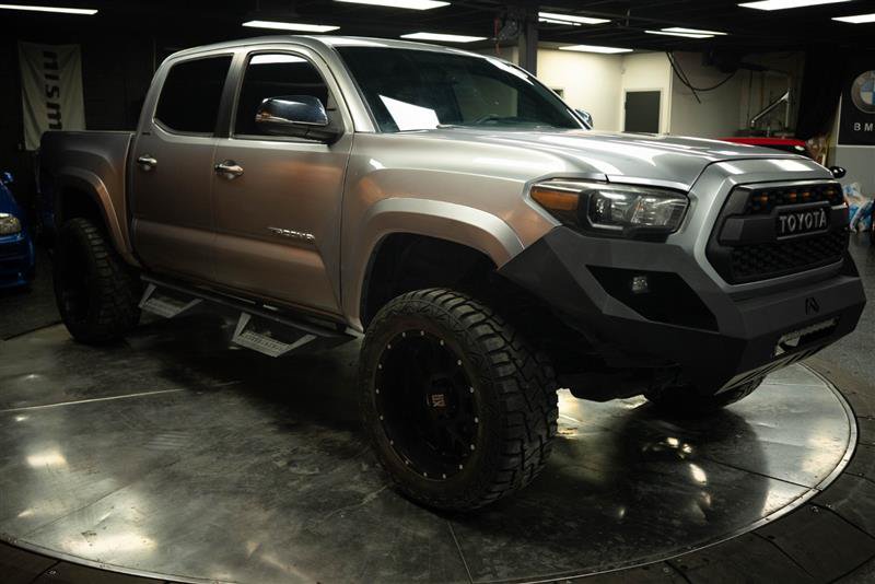 Used 2017 Toyota Tacoma Limited w/ Tow Package AWD/4WD image 5
