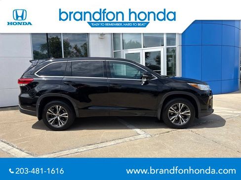 Used 2017 Toyota Highlander Plus AWD/4WD image 7