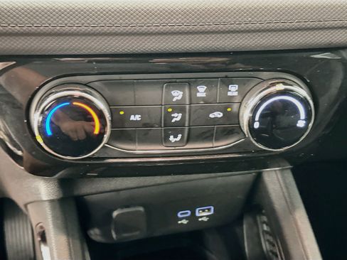 Used 2025 Chevrolet TrailBlazer LT AWD/4WD image 24
