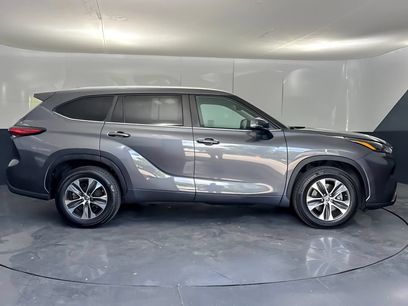 Used 2023 Toyota Highlander XLE