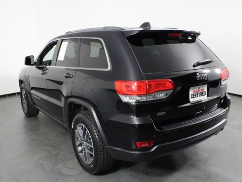 Used 2018 Jeep Grand Cherokee Laredo image 3